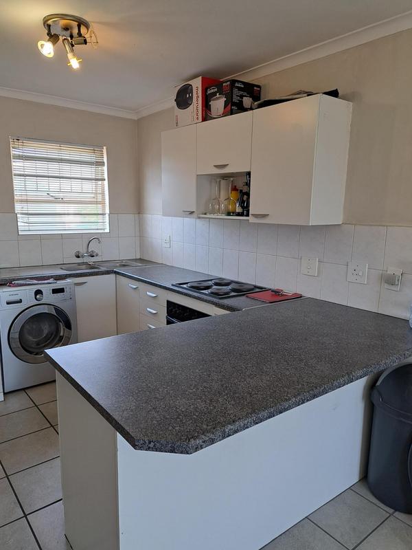 2 Bedroom Property for Sale in Oakglen Western Cape